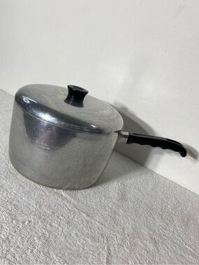Vintage WearEver Heave Duty Aluminum Pot With Lid